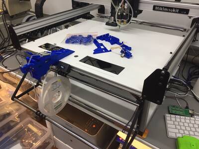 0816 automatic feeder on jonathans machine Miklmaekit